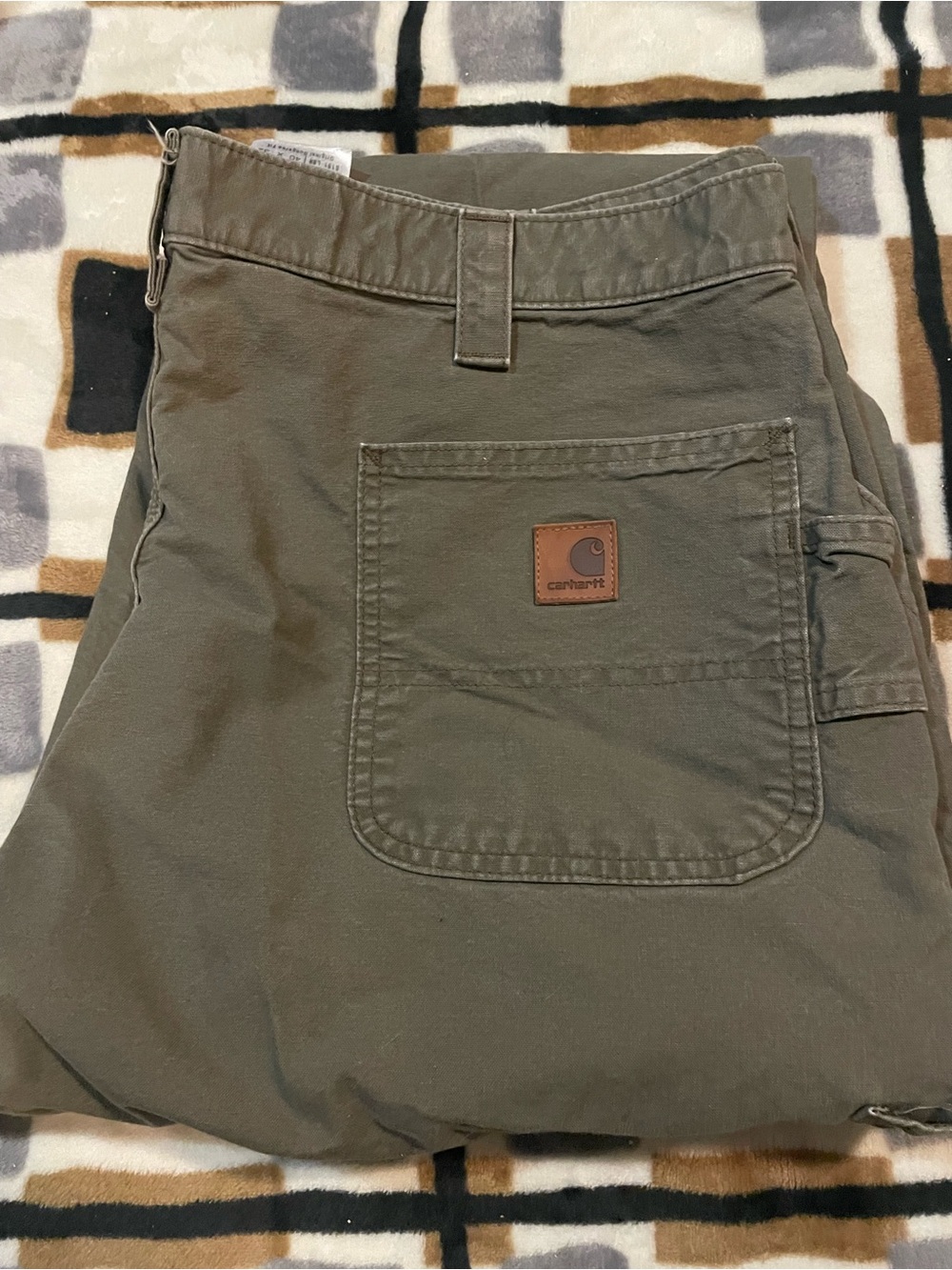 Carhartt Men’s Olive Cargo pants with Patch Logo